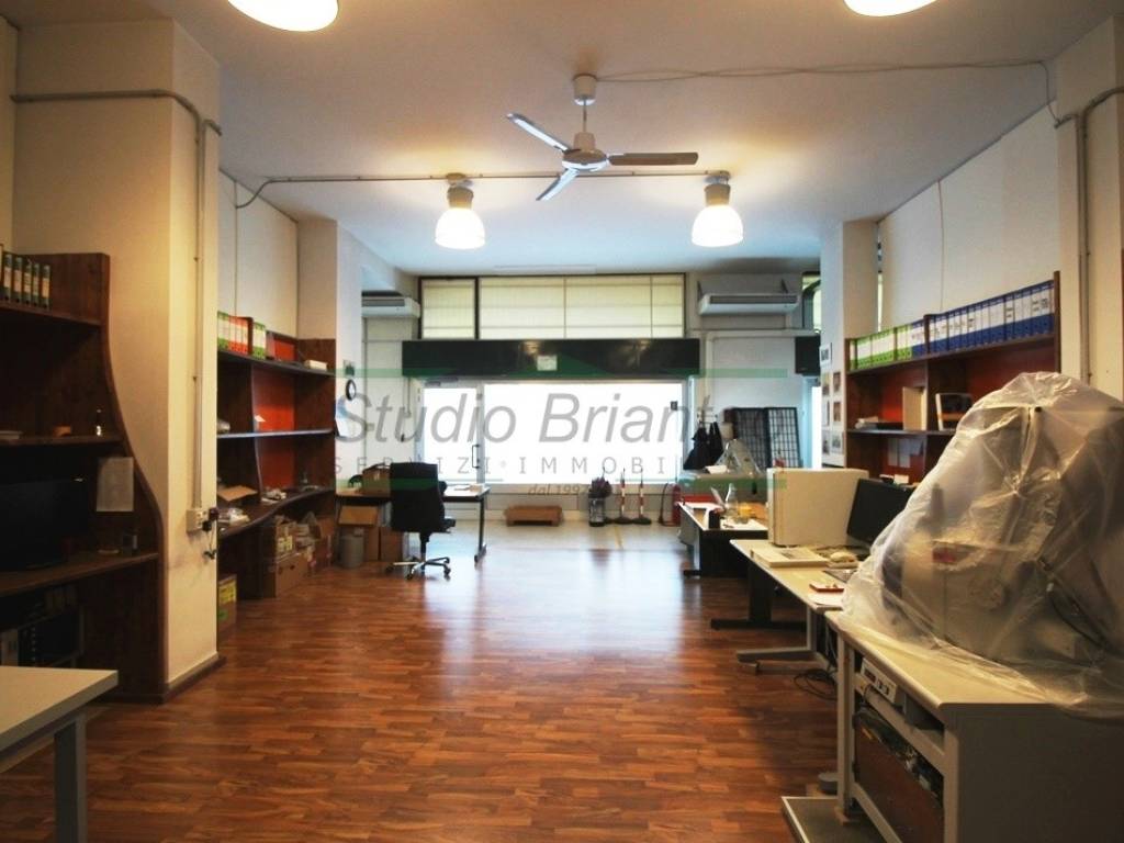 negozio in vendita a Macherio