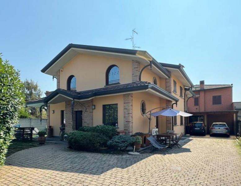 casa indipendente in vendita a Macherio