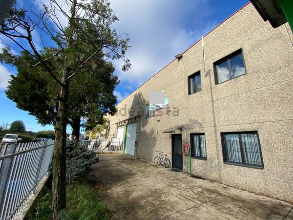 capannone in vendita a Macherio