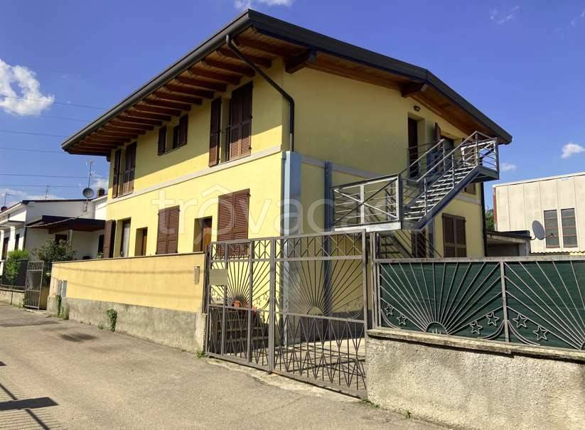 appartamento in vendita a Macherio in zona Bareggia