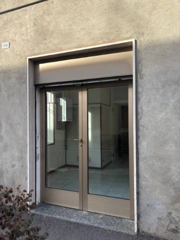 negozio in vendita a Macherio