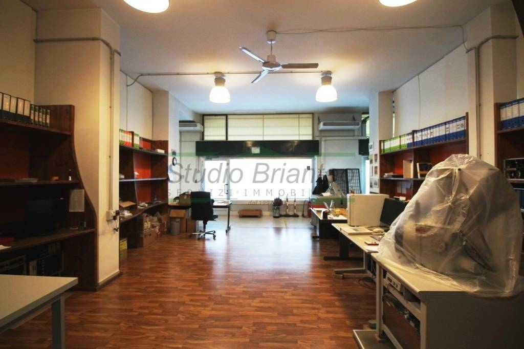 negozio in vendita a Macherio