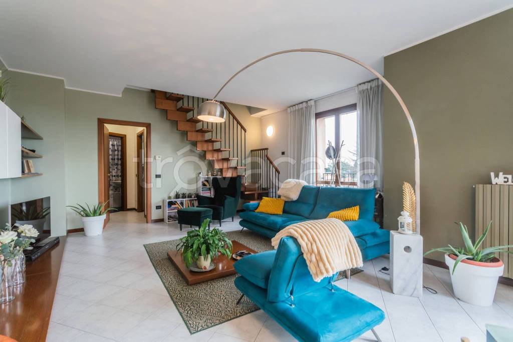 appartamento in vendita a Macherio in zona Bareggia