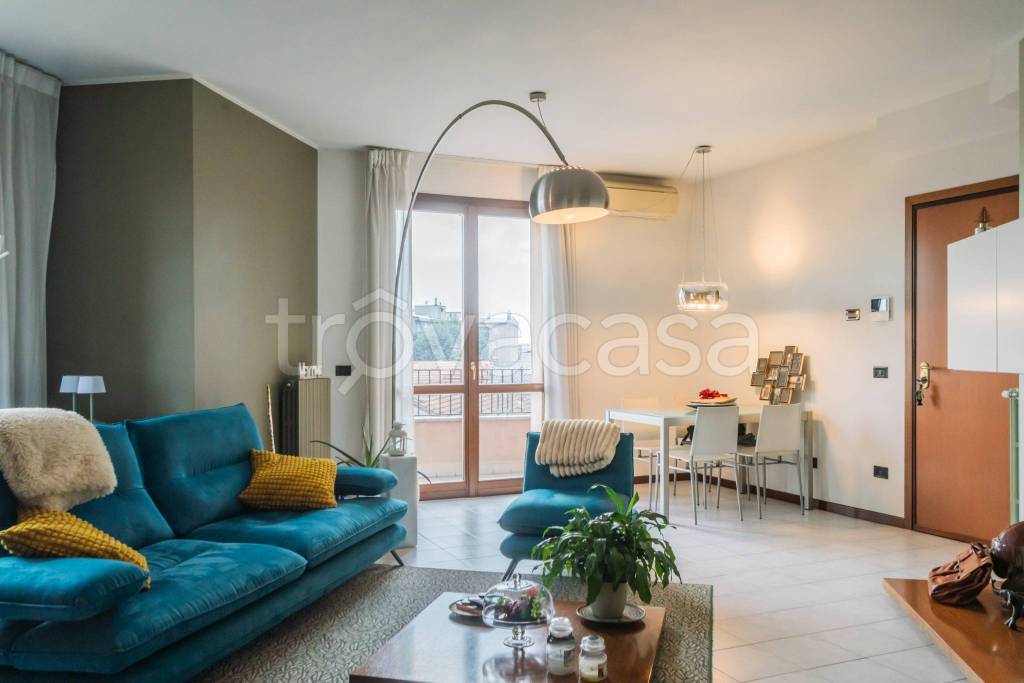 appartamento in vendita a Macherio in zona Bareggia