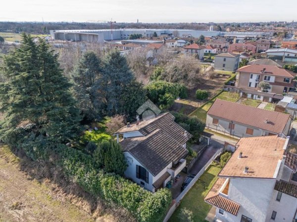 casa indipendente in vendita a Macherio in zona Bareggia