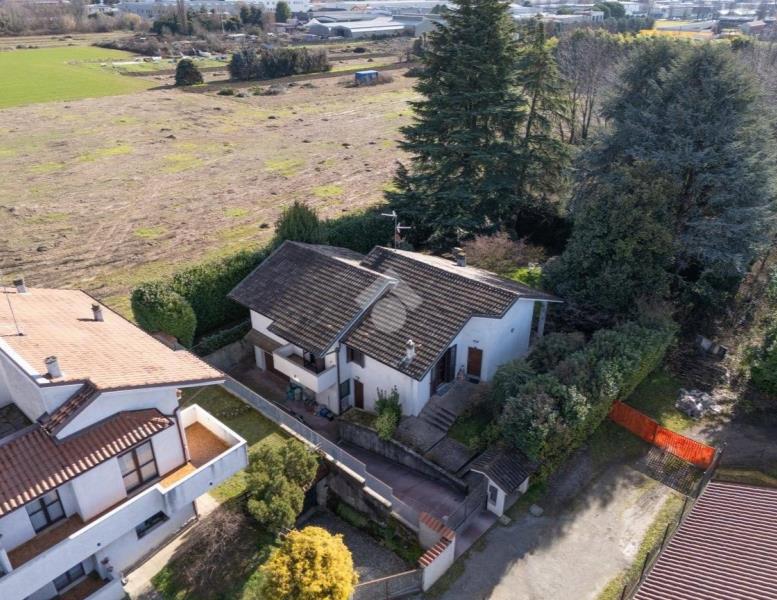 casa indipendente in vendita a Macherio in zona Bareggia