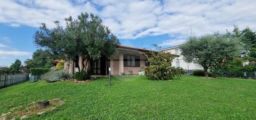 casa indipendente in vendita a Macherio