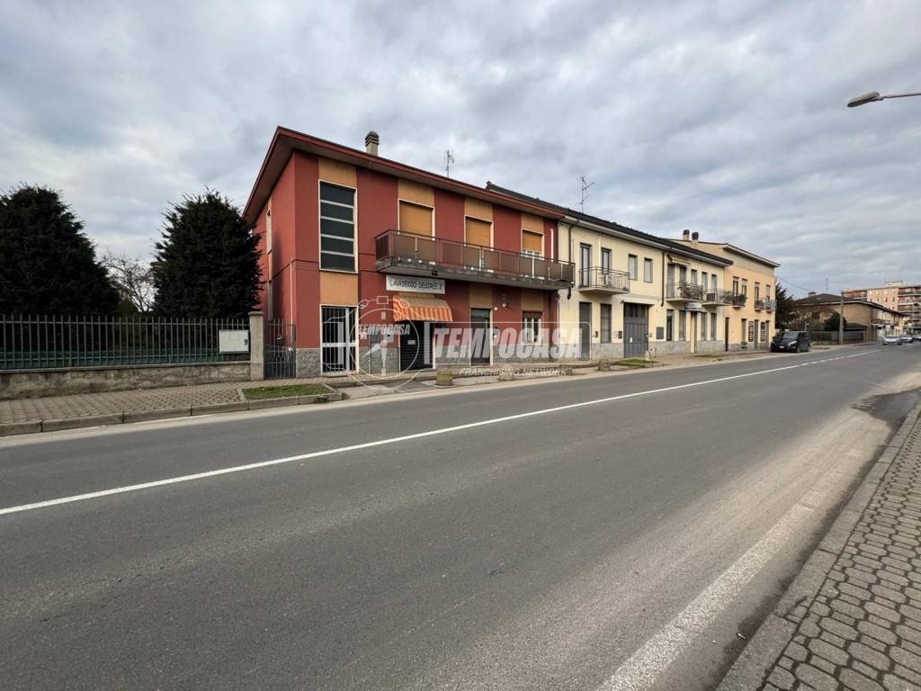negozio in vendita a Macherio