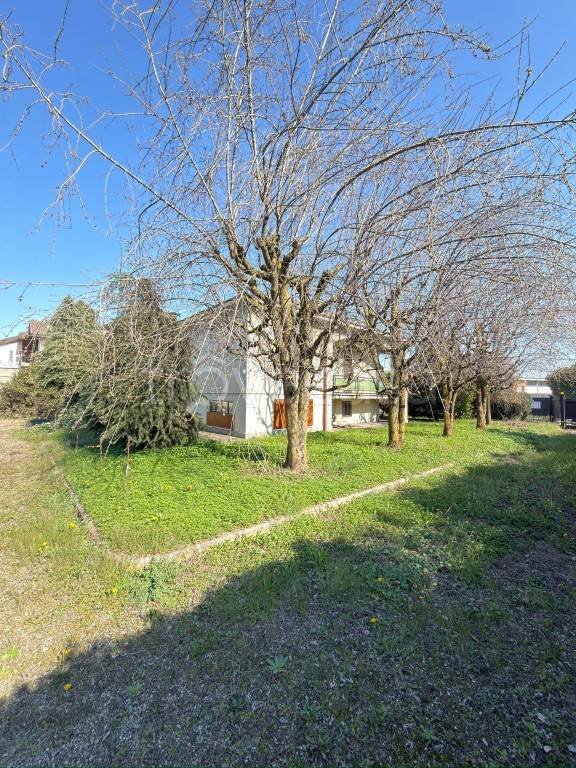 terreno edificabile in vendita a Macherio