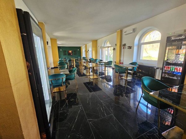 negozio in vendita a Macherio