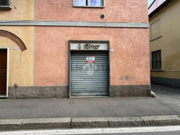locale commerciale in vendita a Macherio