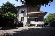 appartamento in vendita a Macherio in zona Pedresse