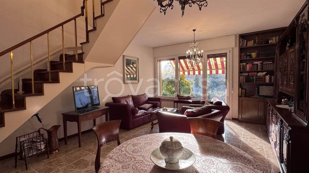 casa indipendente in vendita a Macherio in zona Pedresse