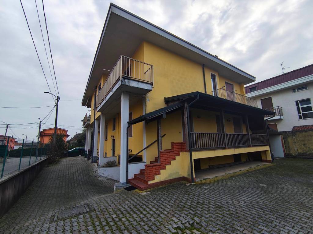 casa indipendente in vendita a Macherio in zona Pedresse