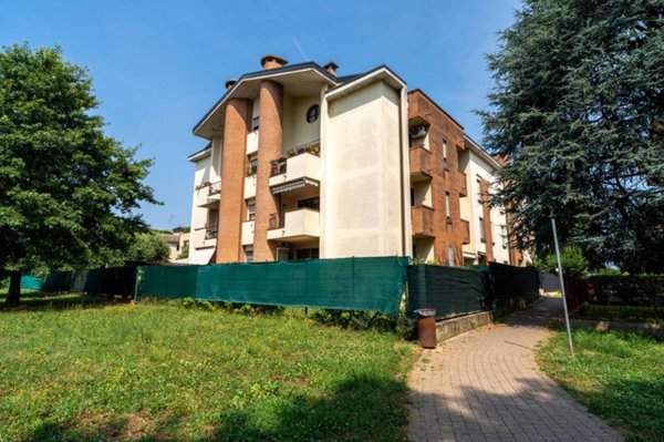appartamento in vendita a Macherio in zona Bareggia