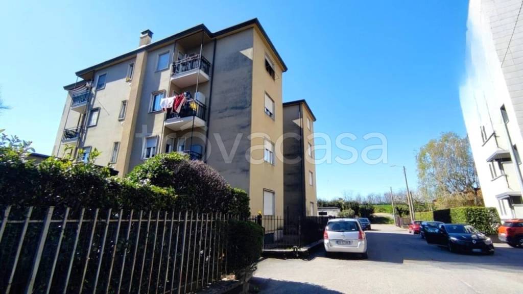 appartamento in vendita a Macherio in zona Belvedere