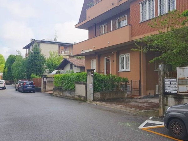 negozio in vendita a Meda