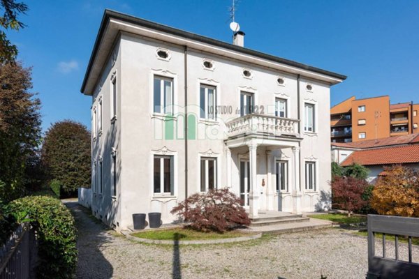 casa indipendente in vendita a Meda