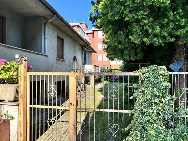 casa indipendente in vendita a Meda