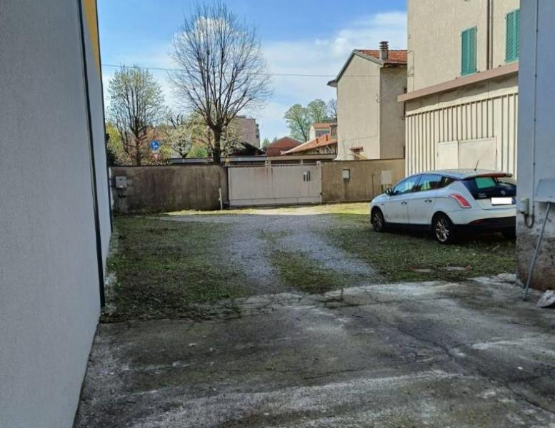 locale commerciale in vendita a Meda
