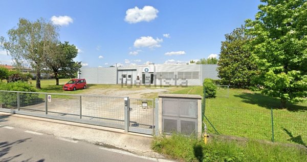 capannone in vendita a Meda