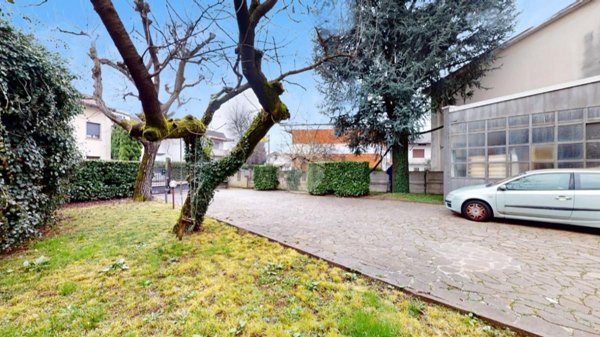 negozio in vendita a Meda