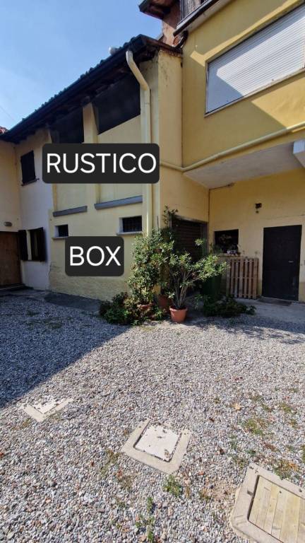 locale di sgombero in vendita a Meda