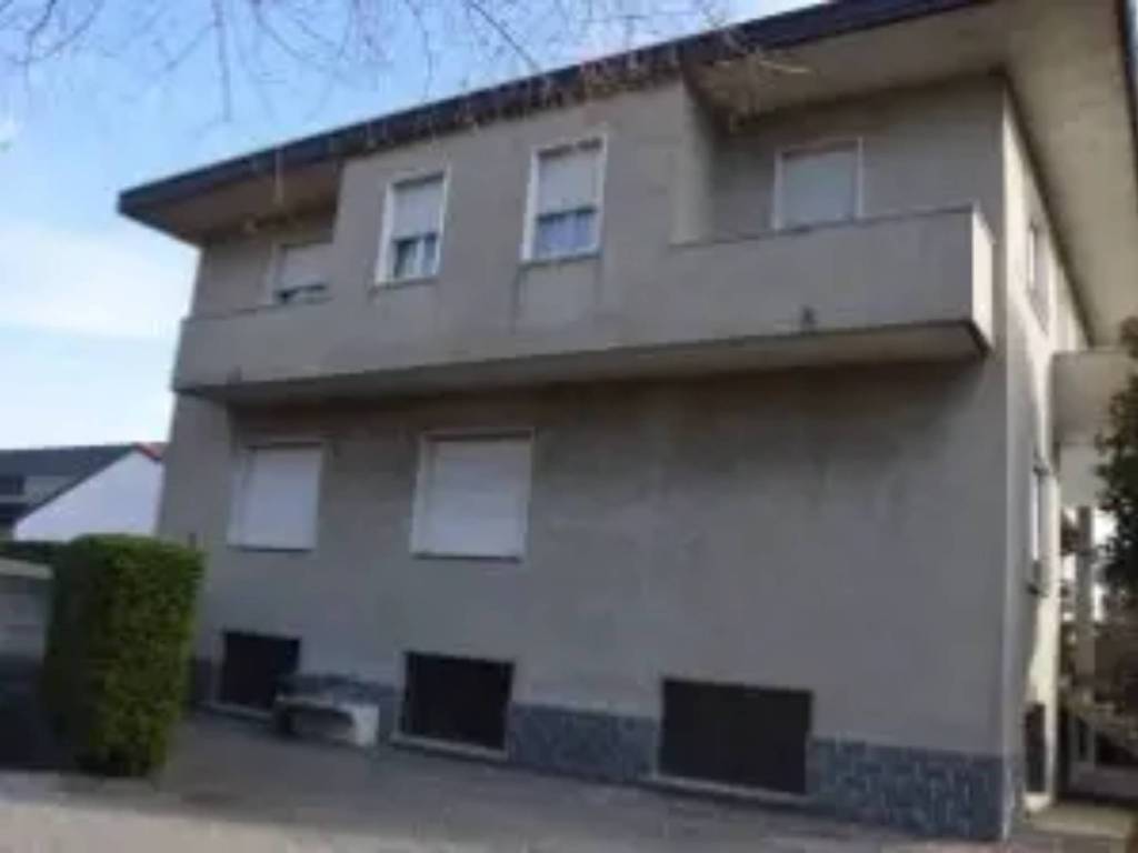 casa indipendente in vendita a Meda
