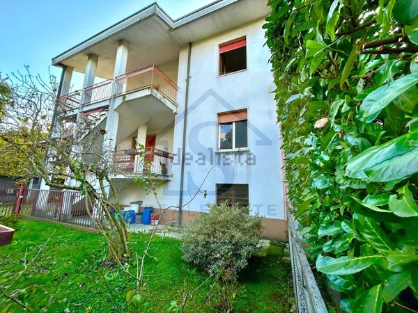 casa indipendente in vendita a Meda