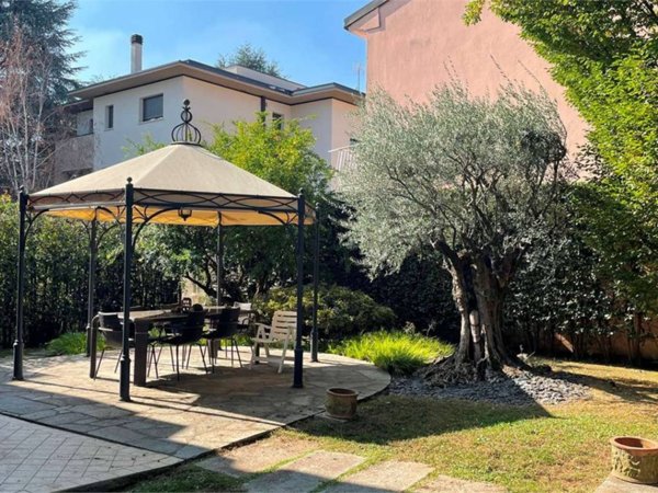 casa indipendente in vendita a Meda