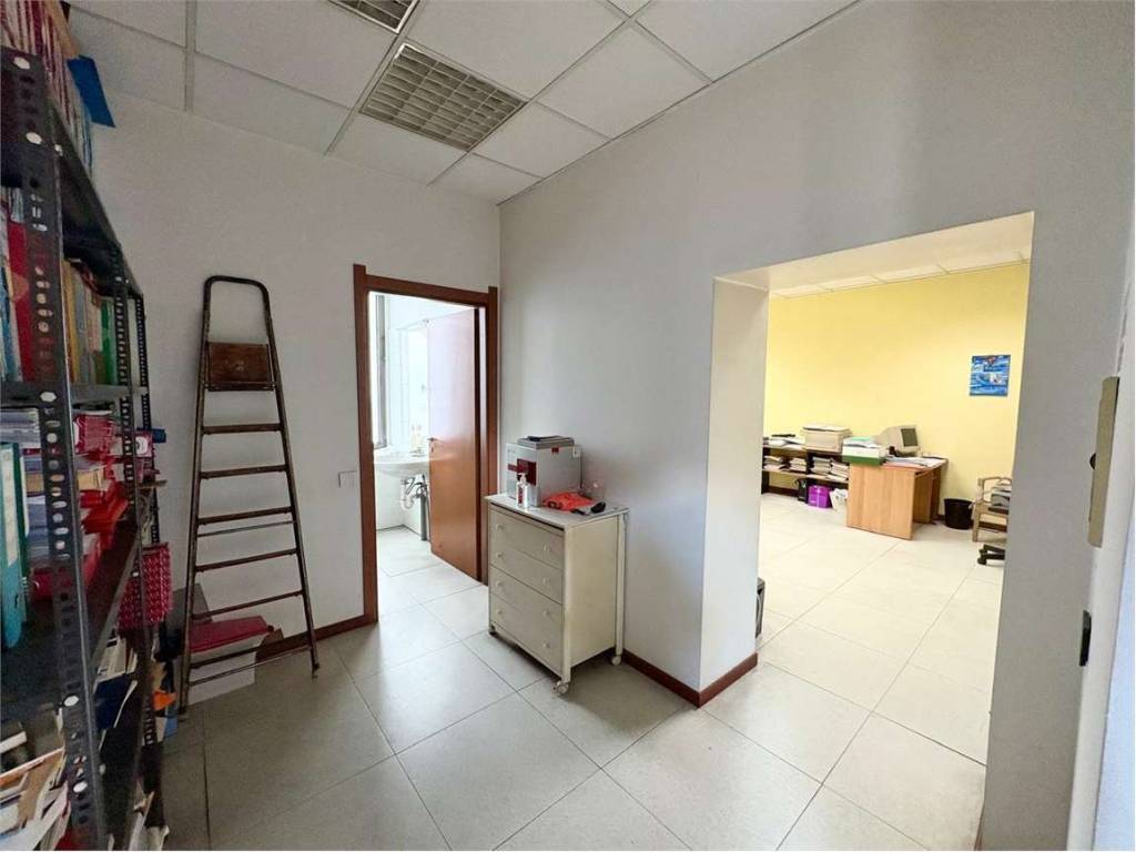 ufficio in vendita a Meda