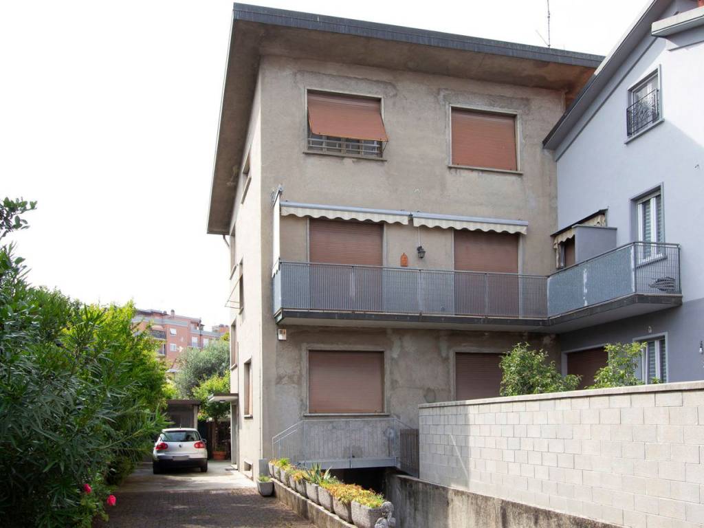 casa indipendente in vendita a Meda