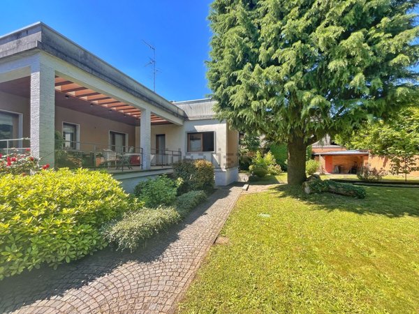 casa indipendente in vendita a Meda