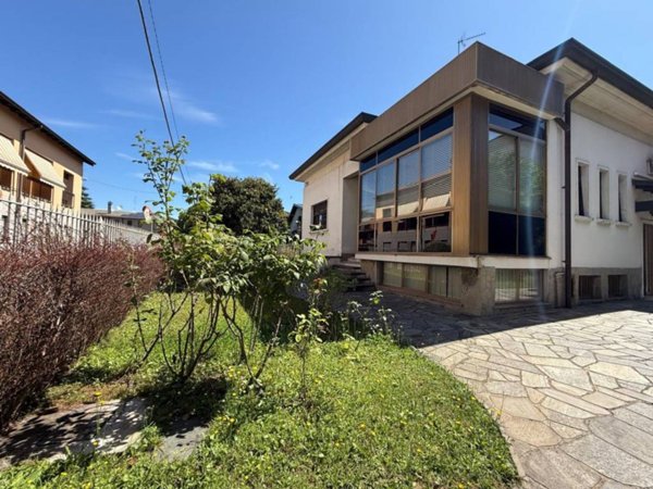 casa indipendente in vendita a Meda