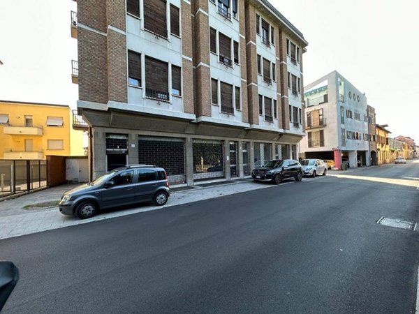 negozio in vendita a Meda