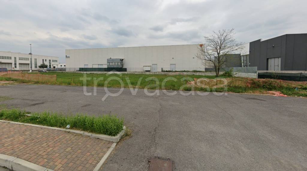 locale di sgombero in vendita a Meda