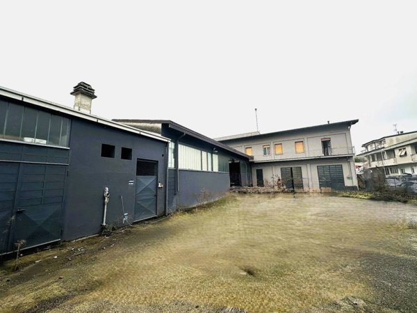 locale commerciale in vendita a Meda