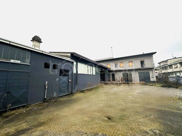 locale commerciale in vendita a Meda