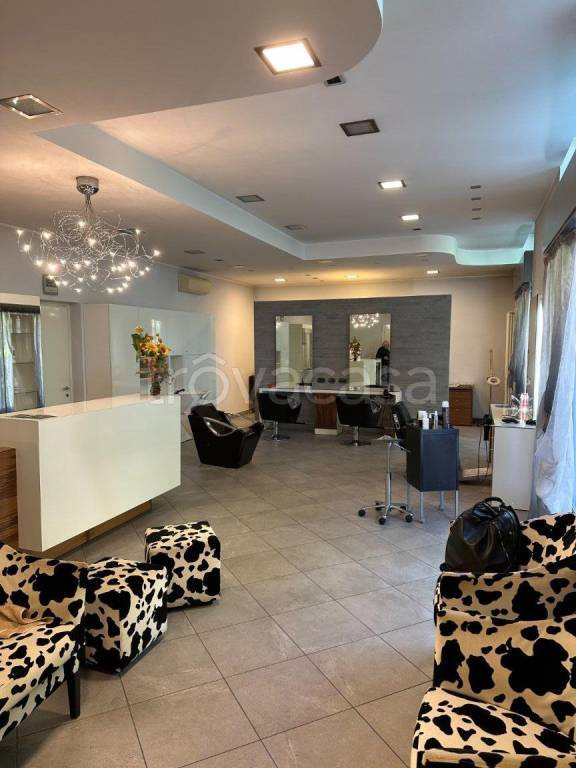 negozio in vendita a Meda