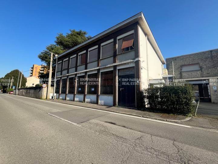 locale commerciale in vendita a Meda