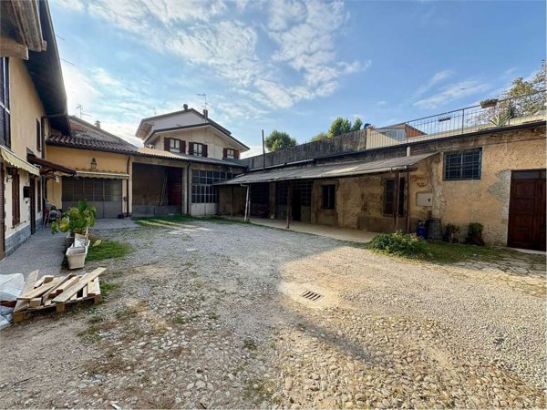 locale commerciale in vendita a Meda
