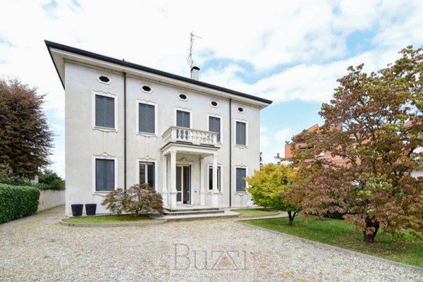 casa indipendente in vendita a Meda