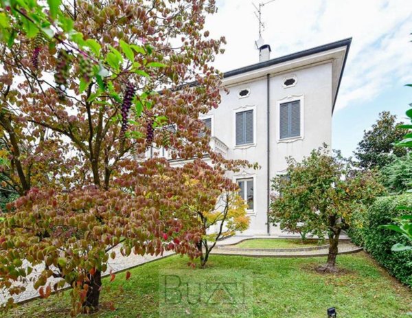 casa indipendente in vendita a Meda