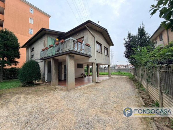 casa indipendente in vendita a Meda