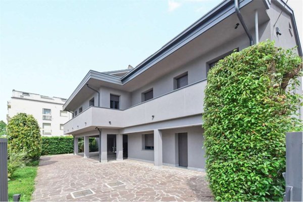 casa indipendente in vendita a Meda