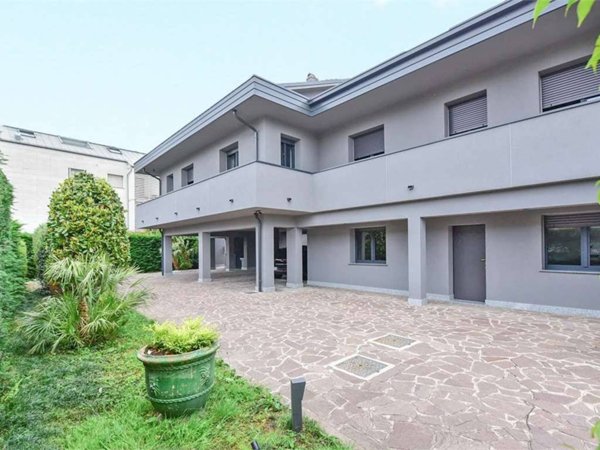 casa indipendente in vendita a Meda