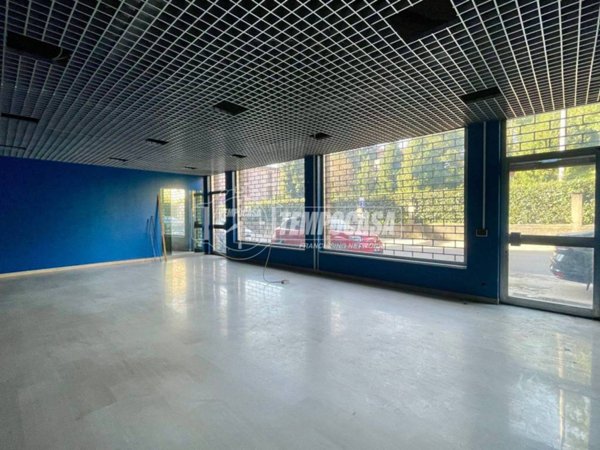 negozio in vendita a Meda