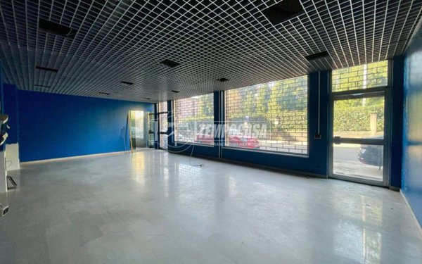 negozio in vendita a Meda