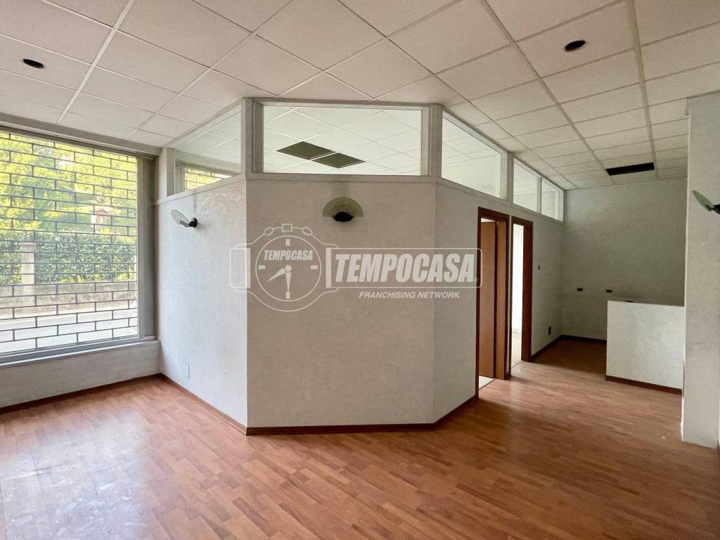 ufficio in vendita a Meda