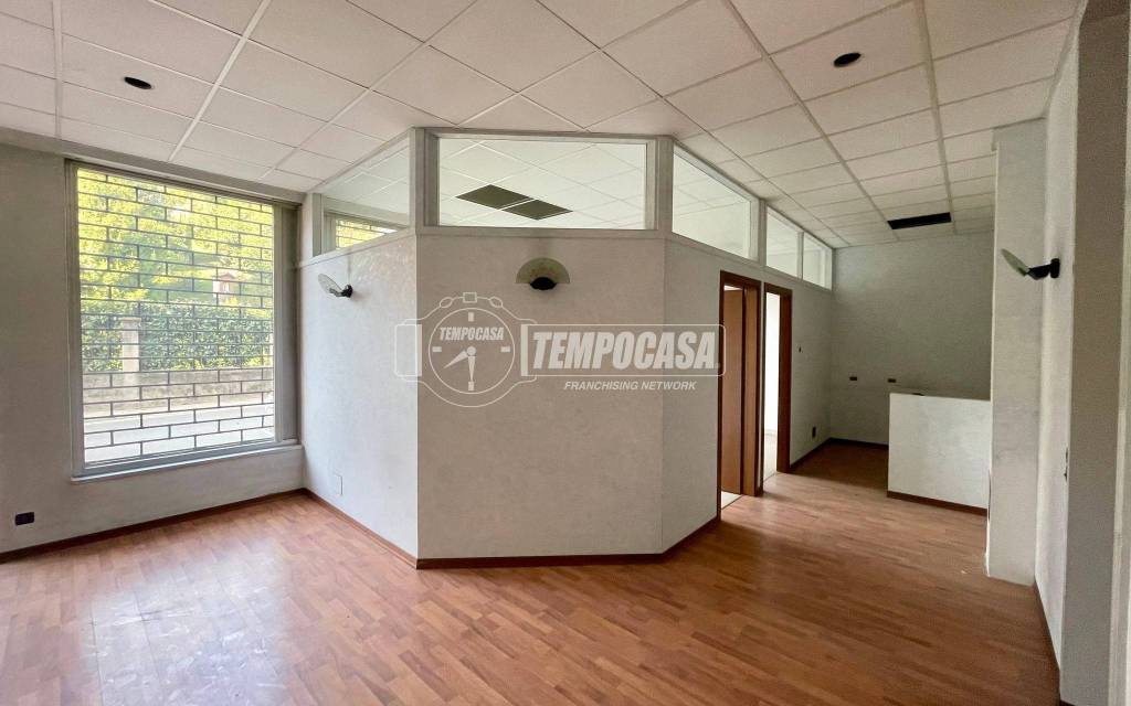 ufficio in vendita a Meda